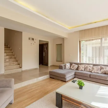 Deniz Ve Orman Manzaralı 4+2 Almina